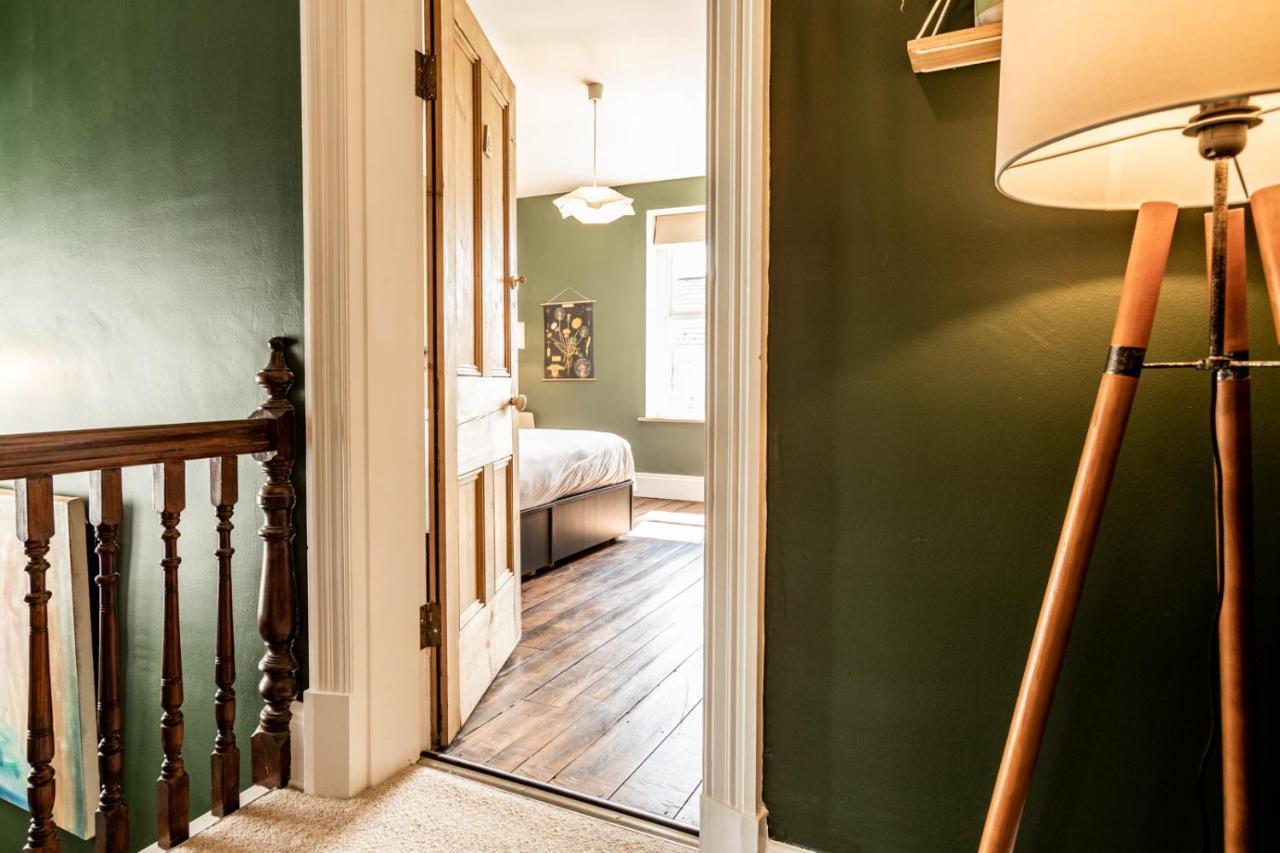 The Old Vicarage Bed & Breakfast Moylgrove Exterior photo